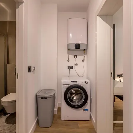 1 Bedroom Gorgeous In Daire *